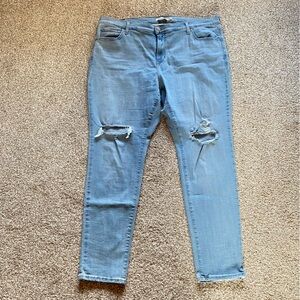 Levi’s High Rise Skinny Distressed Jeans, 20W, Light Wash GUC